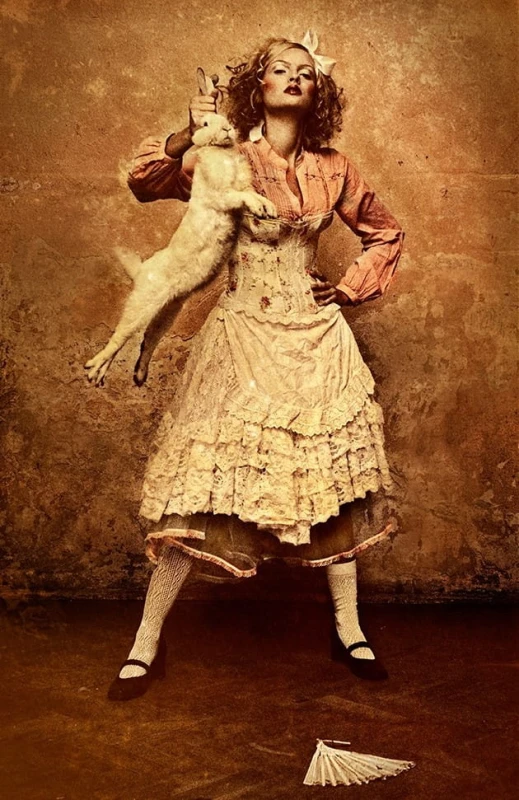Katarzyna Widmańska - Follow the White Rabbit