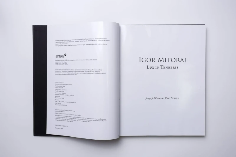 Igor Mitoraj Lux in Tenebris Album  (3).jpg