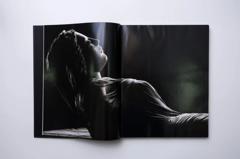 Igor Mitoraj Lux in Tenebris Album  (4).jpg